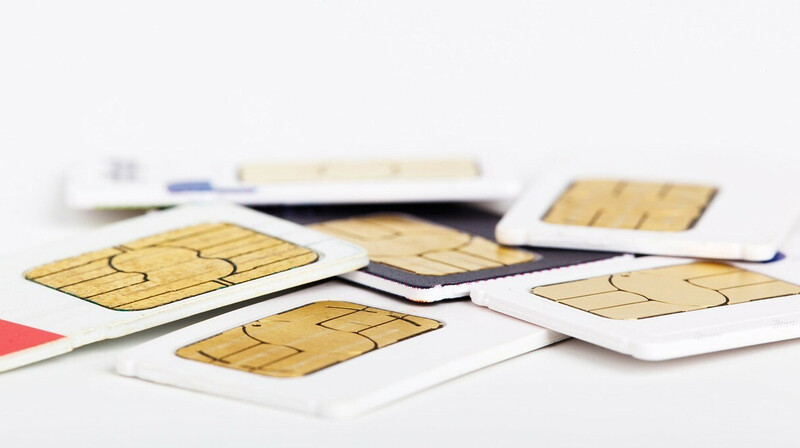 В России сотовые операторы каждый месяц блокируют номера по требованию властей