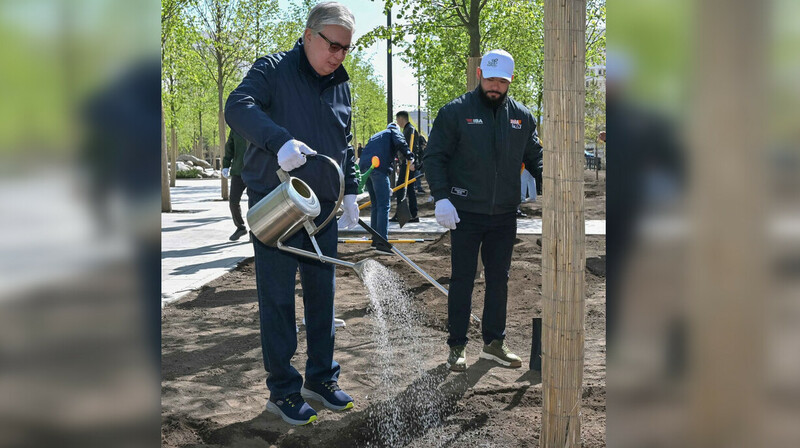 Стала известна предполагаемая стоимость кроссовок Токаева