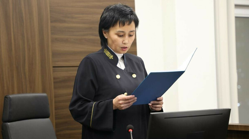 "Менять нет смысла": суд по делу Куандыка Бишимбаева вновь отложили