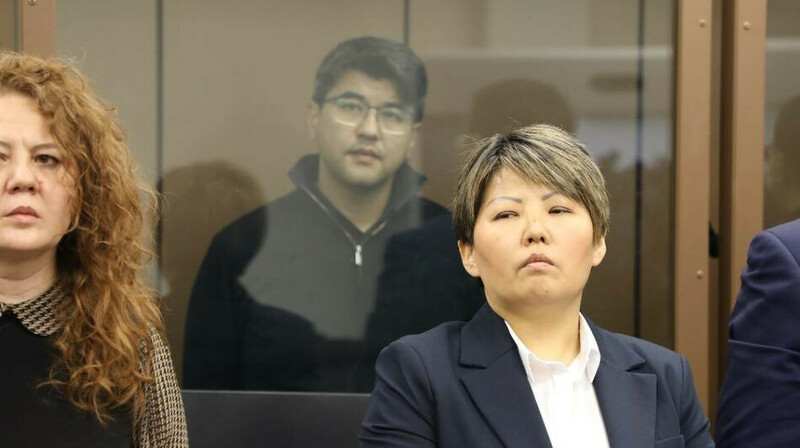 Суд по Бишимбаеву отложили, потому что подсудимых не привезли