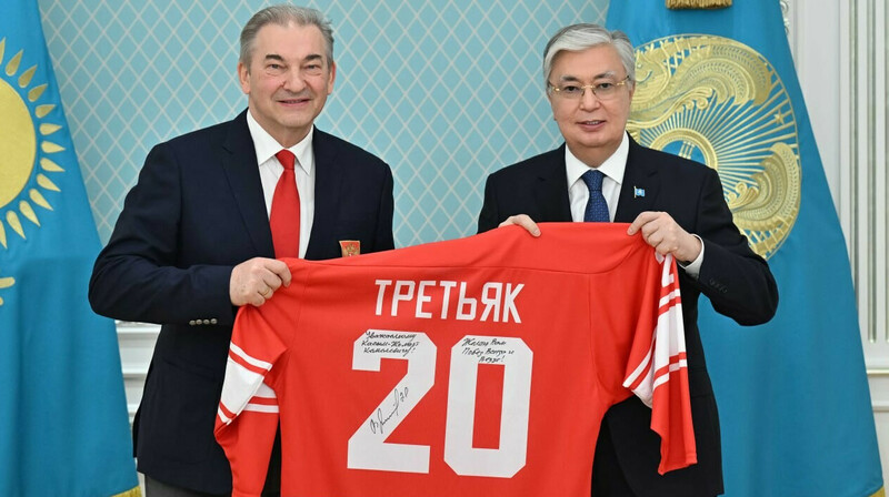 Токаев встретился с главой Федерации хоккея России