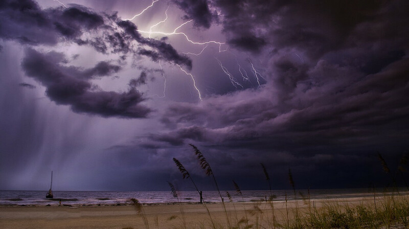Штормовое предупреждение: ряд областей Казахстана ожидает непогода с грозами и сильным ветром