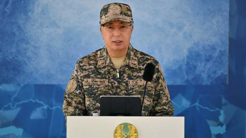 Токаев поздравил казахстанцев с Днем защитника Отечества