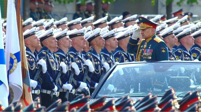 Войска РФ назвали борцами с неонацизмом и международным терроризмом на параде в Москве