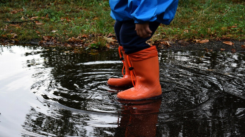 Град, гроза и ветер: штормовое предупреждение объявили в 15 областях Казахстана