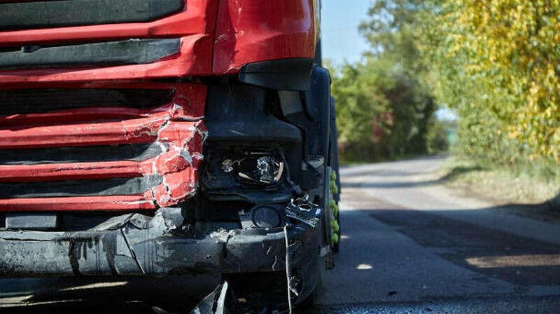 Грузовик въехал в автобусную остановку в Алматинской области, есть погибшие