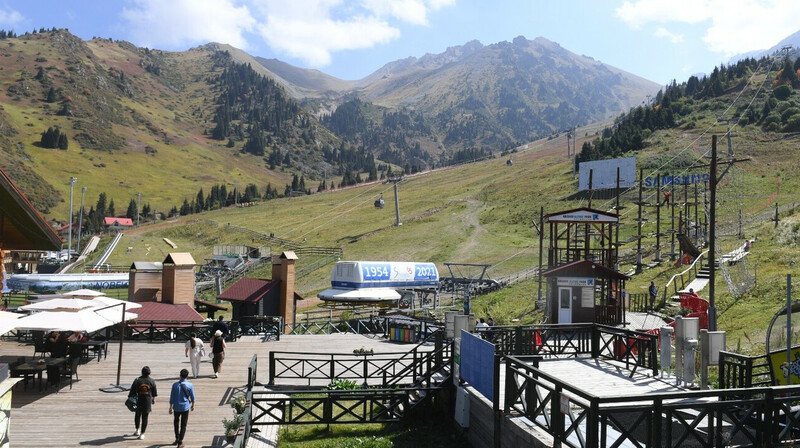 На Шымбулаке закрыли канатные дороги