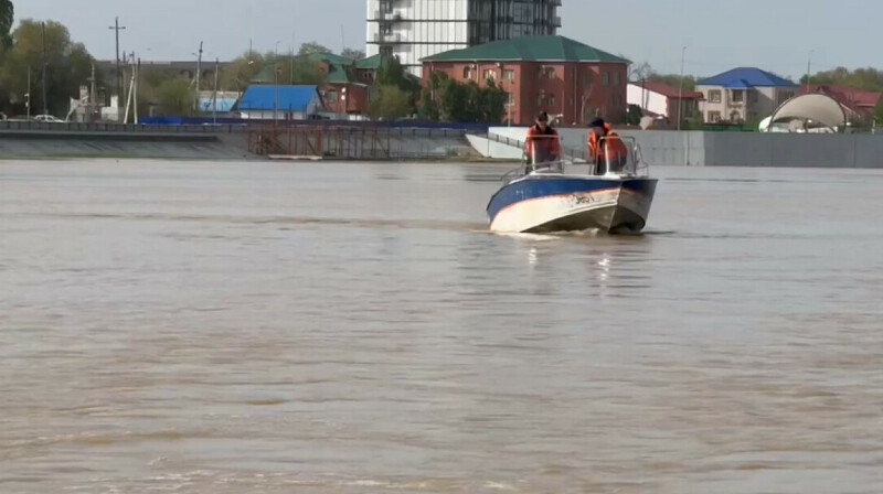 Вода в Жайыке продолжает прибывать