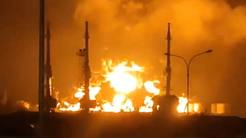 Беспилотники ВСУ атаковали топливную базу в Ростовской области