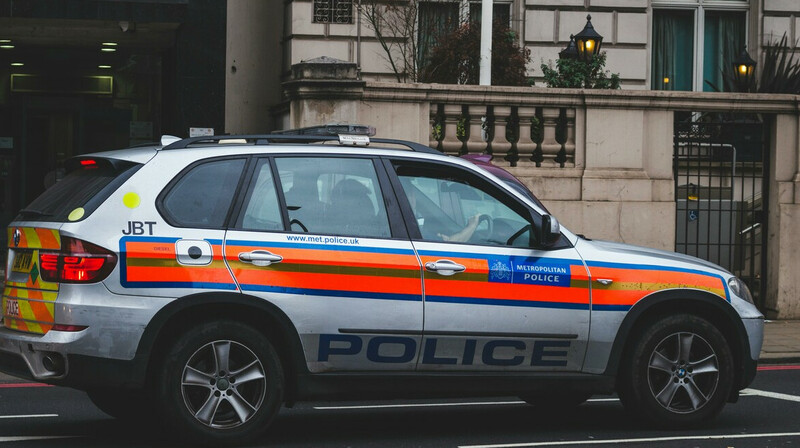 На тюремный фургон напали во Франции: двое погибли, заключенный сбежал