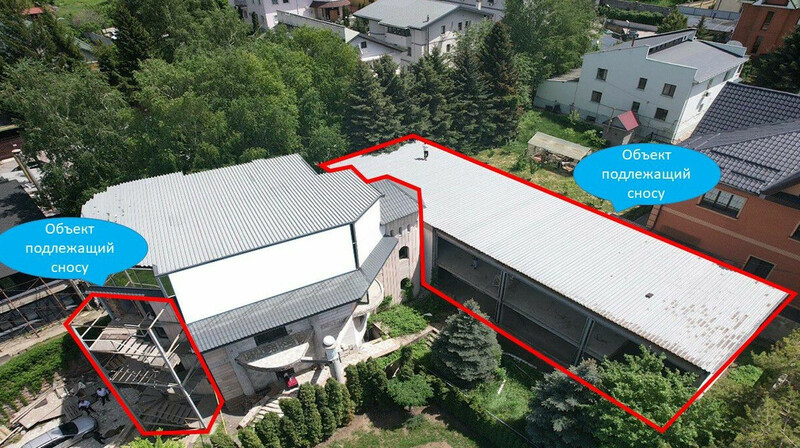 В предгорьях Алматы сносят незаконное строение