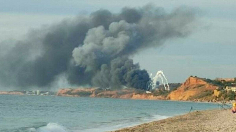 Атака на Бельбек: очевидцы сообщают о пожарах  на аэродроме