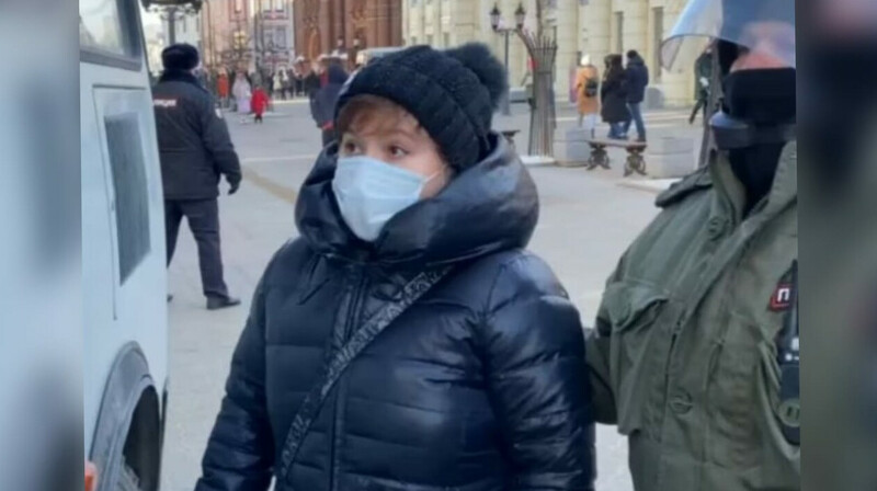 «Нет *****» - В Казани активистке грозит реальный срок за антивоенные плакаты