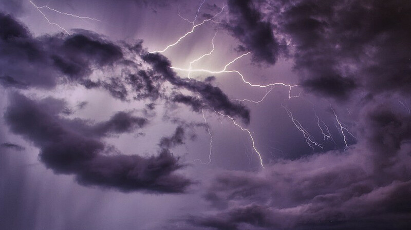 Штормовое предупреждение объявлено в большинстве регионов Казахстана