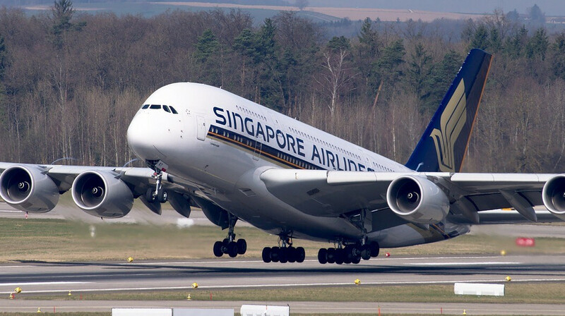 Один погиб и десятки пострадали из-за турбулентности на рейсе из Лондона в Сингапур