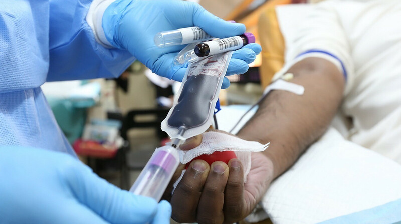 Тысячи британцев получат компенсацию за заражение ВИЧ через переливание крови