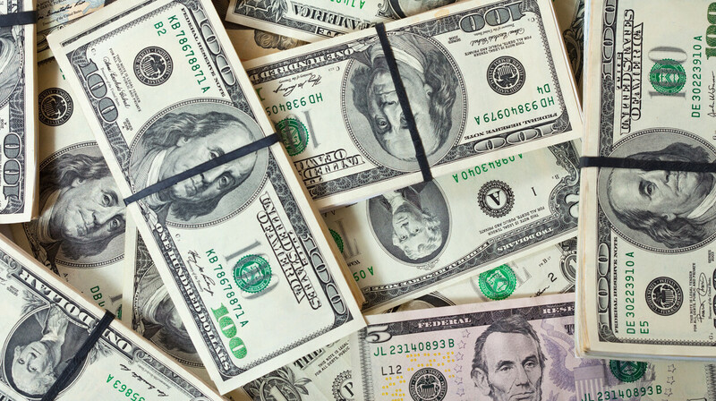 Курс доллара немного вырос на торгах