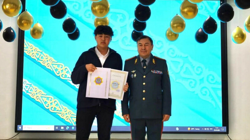 Подростка наградили за спасение пятилетнего мальчика в Астане