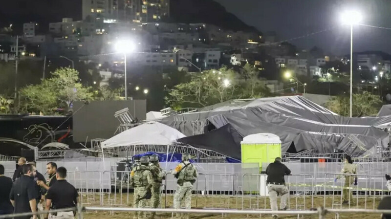 Сцена в Мексике обрушилась во время предвыборного концерта кандидата в президенты, есть погибшие. ВИДЕО