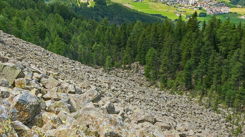Более 300 человек погибли под оползнем в Папуа-Новой Гвинее