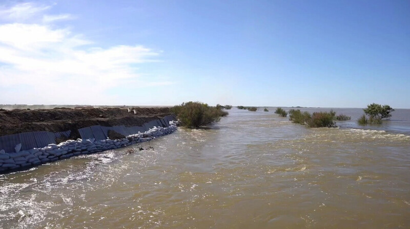 32 километра защиты: как спасают Атырау от большой воды