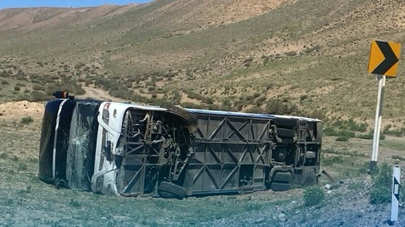 Туристический автобус перевернулся в Алматинской области: пострадали 13 человек