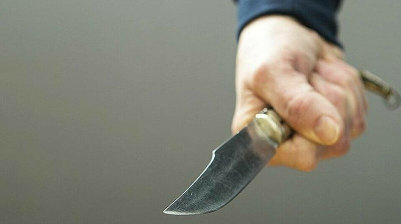 Россиянин напал с ножом на экс-супругу и ее мать на глазах у детей