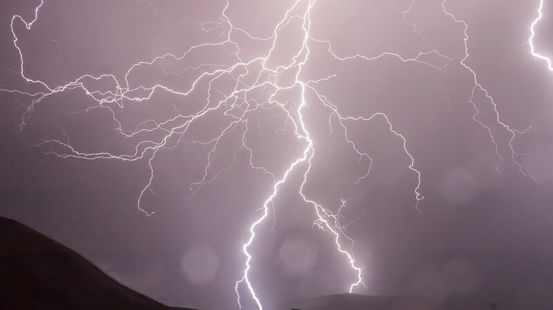 Штормовое предупреждение объявлено на большей части Казахстана 29 мая