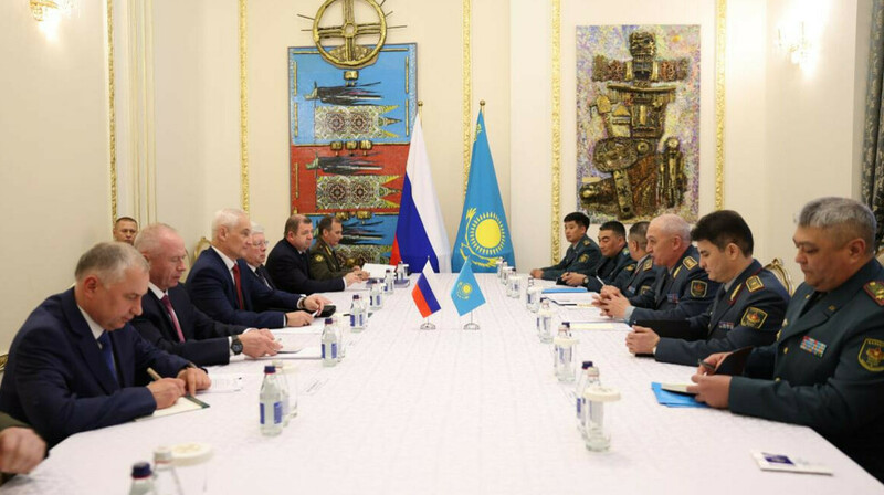 Министры обороны Казахстана и России провели переговоры в Алматы