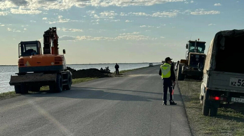 На восстановление дорог после паводков выделят 28,5 млрд тенге в Казахстане