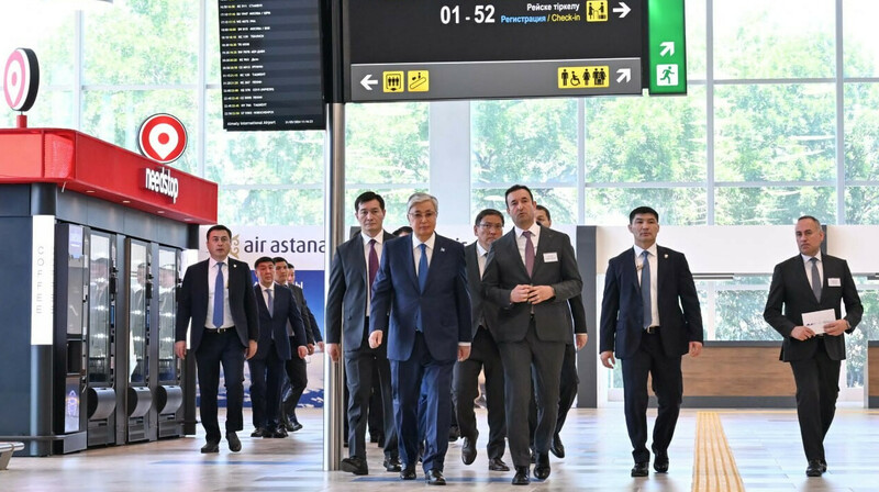 VIP-зона и защита от землетрясений: Токаев побывал в новом терминале аэропорта Алматы