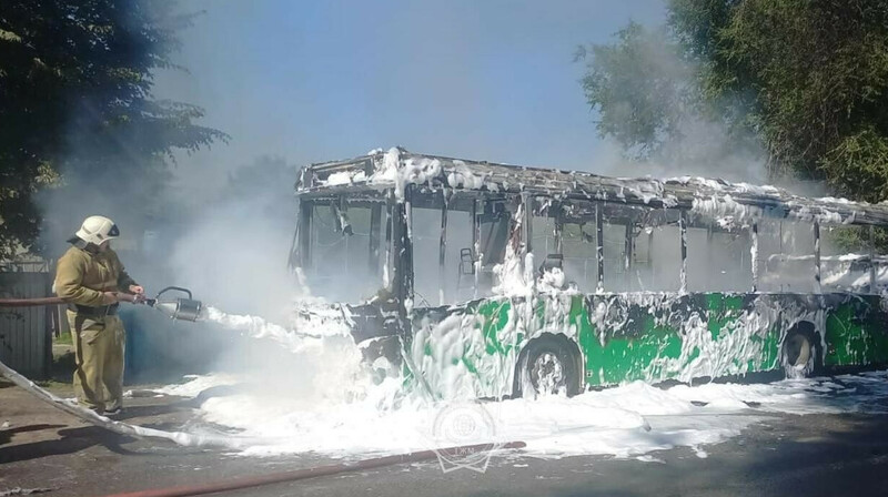 Пассажирский автобус воспламенился в Алматинской области