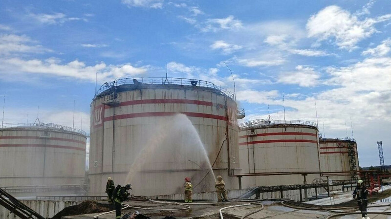 Пожар произошел на заводе "Лукойла" в России, есть погибшие