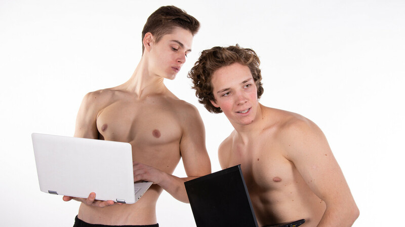 Школьников заставили раздеваться до белья перед экзаменом