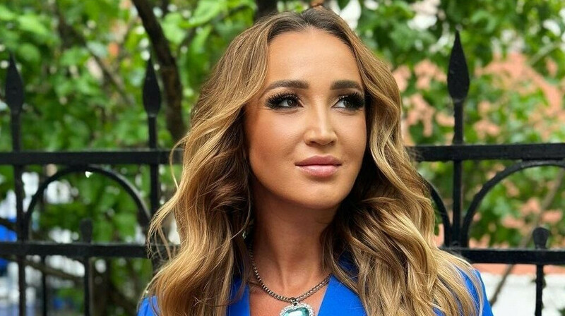 Бузова извинилась за откровенный наряд на фестивале в Башкортостане