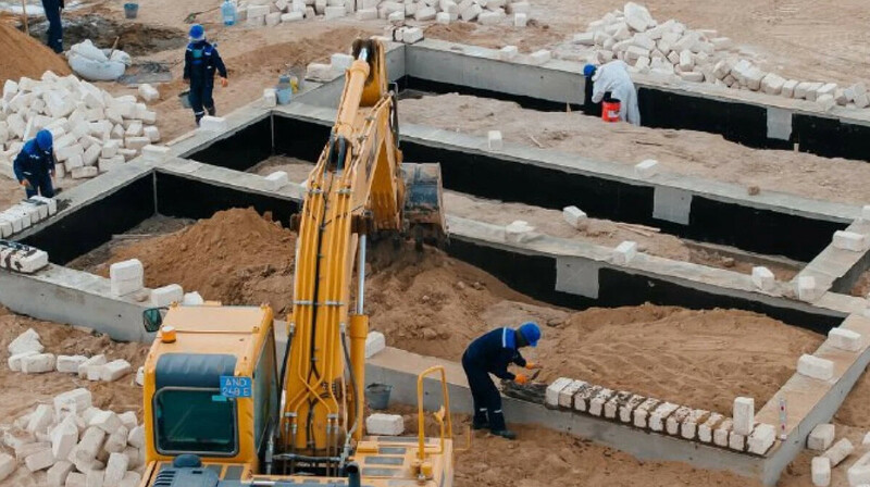 В Кульсары началось строительство домов для пострадавших от паводка