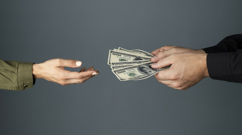 Главу миграционной службы обвиняют в получении взятки в области Абай