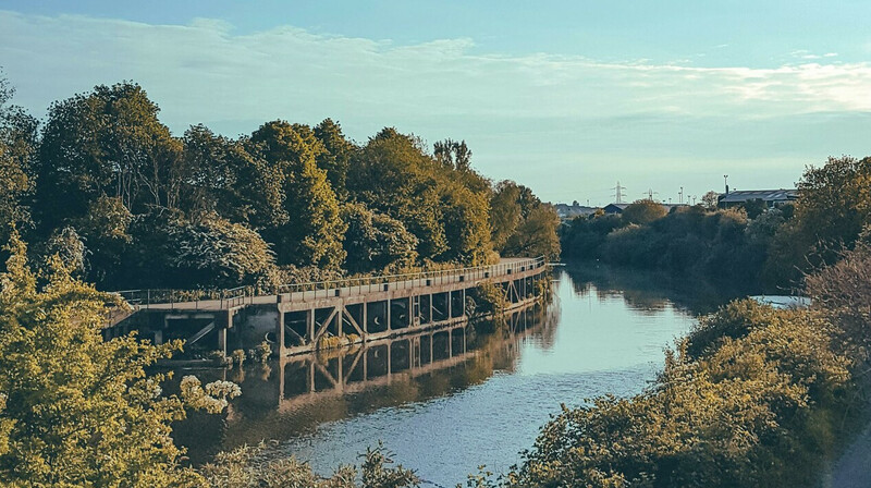 Рухнувший мост отрезал от мира 12 тысяч жителей Коми. ВИДЕО