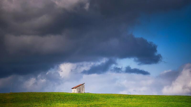 Штормовое предупреждение объявили в Казахстане из-за гроз и аномальной жары
