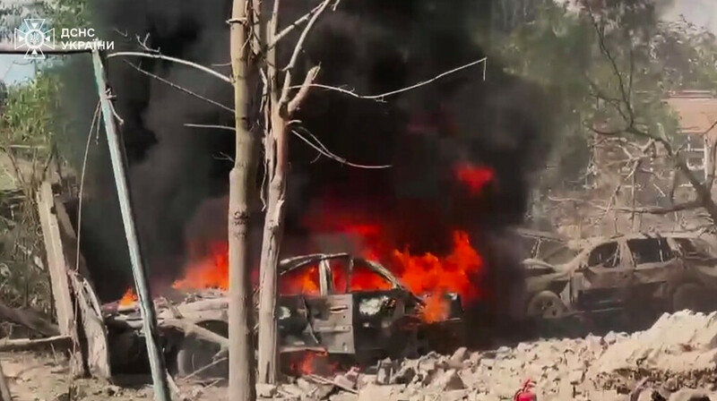 Число жертв обстрела Кривого Рога продолжает расти: страшные кадры с места событий