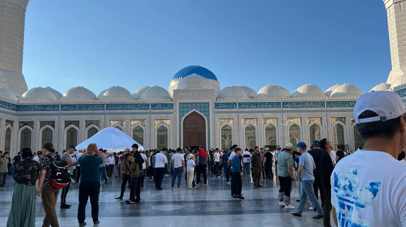 Токаев поздравил казахстанцев с праздником Курбан айт