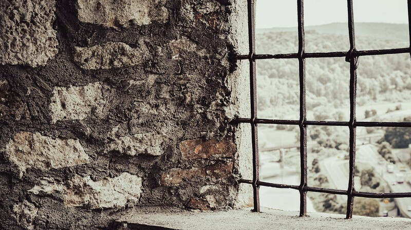 Захват СИЗО в Ростовской области боевиками ИГИЛ*: появились кадры побега заключенных