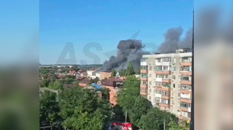 Сотни квадратных метров в огне: в Ростове полыхает база МВД