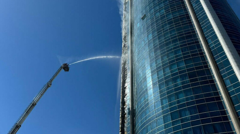 Пожар в Астане: из горящего здания эвакуировали 8 человек