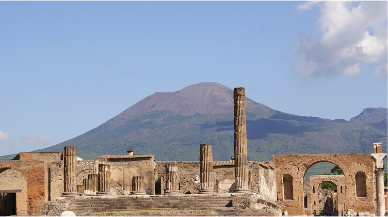 Казахстанского туриста задержали за вандализм в Помпеях