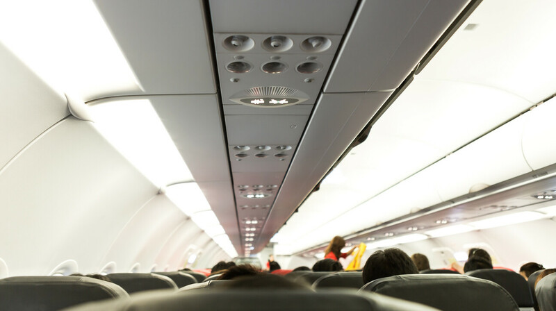 200 россиян застряли в самолете в Анталье: пассажиры теряют сознание