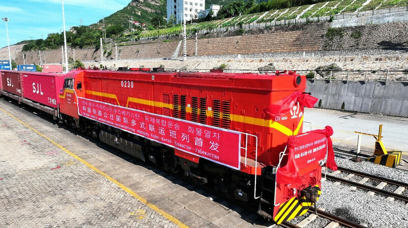 Впервые запущен поезд по маршруту Корея - Китай - Казахстан - Узбекистан