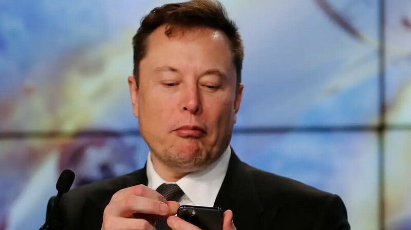 Илон Маск назвал "шпионским" один из популярных мессенджеров