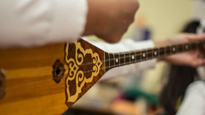 Токаев поздравил казахстанцев с Национальным днем домбры