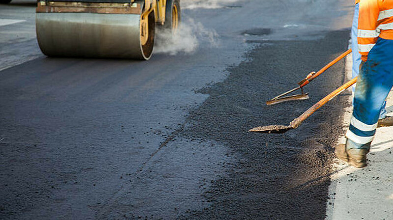 Завышение смет и плохие материалы: в антикоре указали на коррупцию в дорожных ремонтах